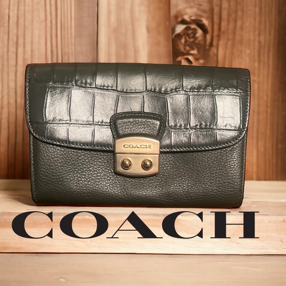 Coach Handbags - COACH Luxury Leather Wallet Dark Green, GREAT CONDITION